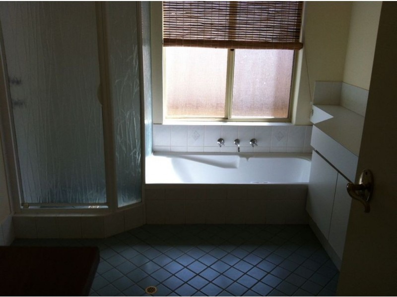 18 Kongal Heights, Leda WA 6170