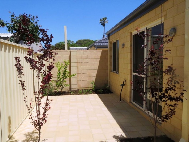 1/25 Fletcher Street, Rockingham WA 6168