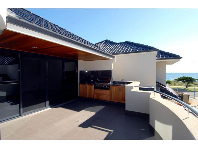3/131 Esplanade, Rockingham WA 6168