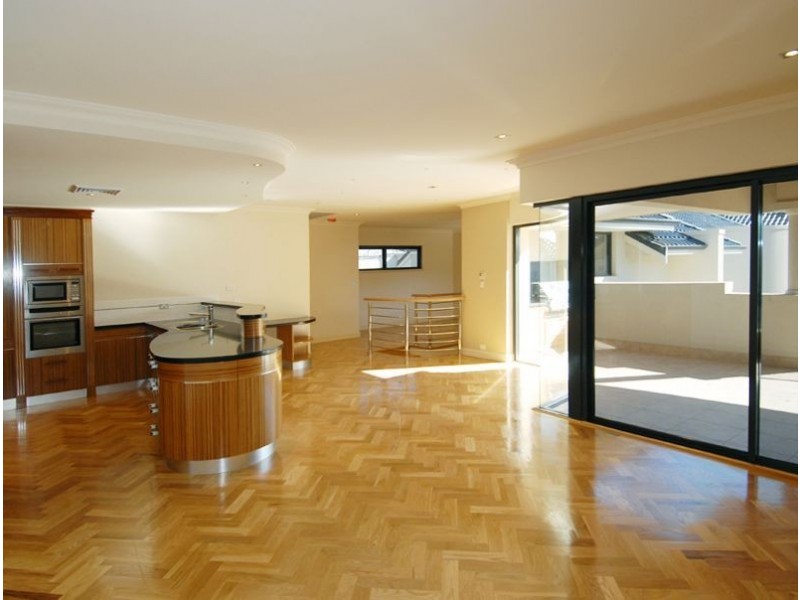 3 131 Esplanade, Rockingham WA 6168