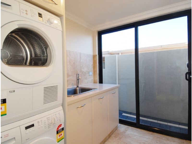 3 131 Esplanade, Rockingham WA 6168