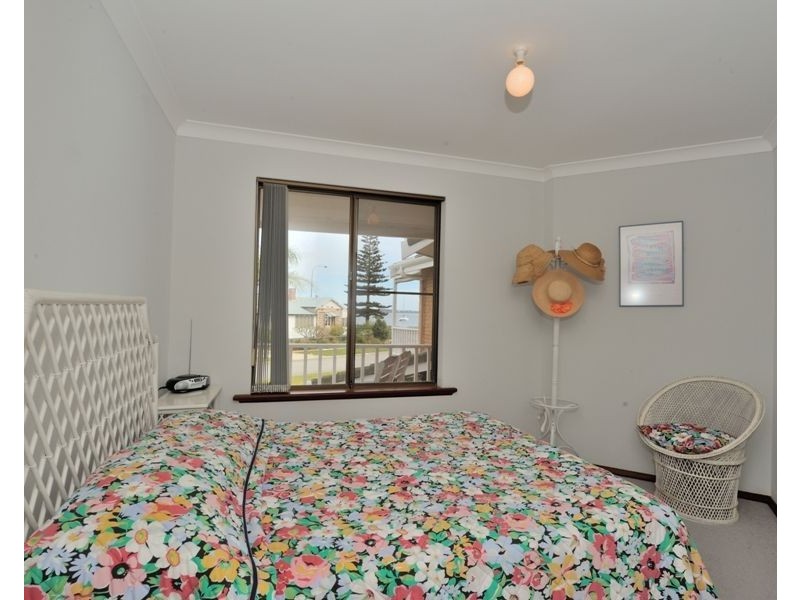 2C/15 The Esplanade, Rockingham WA 6168