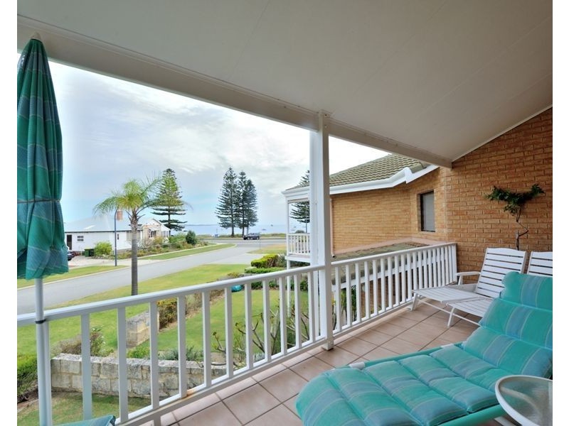 2C/15 The Esplanade, Rockingham WA 6168