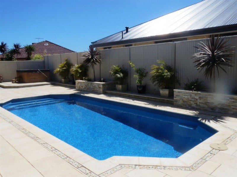 12 Edenhall Terrace, Waikiki WA 6169