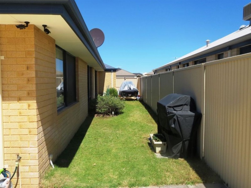 12 Edenhall Terrace, Waikiki WA 6169