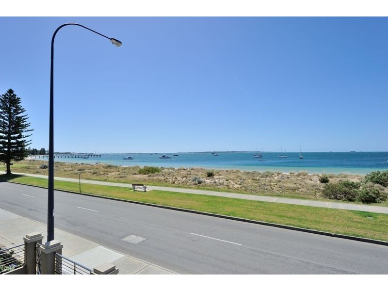 2/131 Esplanade, Rockingham WA 6168