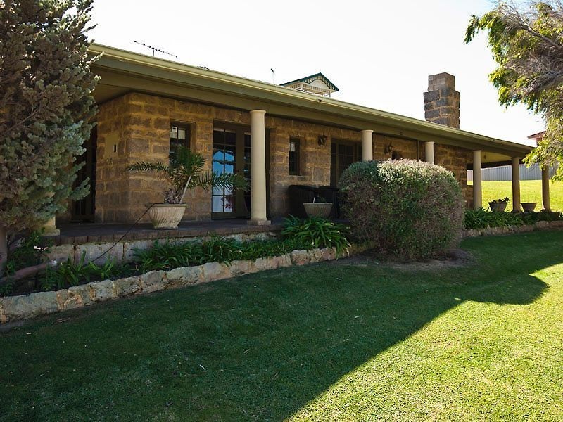 196 Arcadia Drive, Shoalwater WA 6169