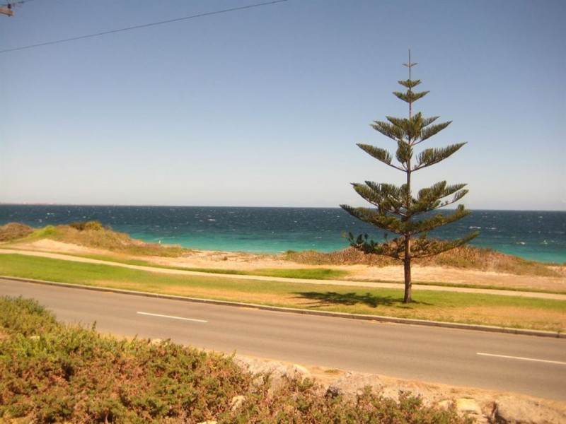 38 Warnbro Beach Road, Waikiki WA 6169