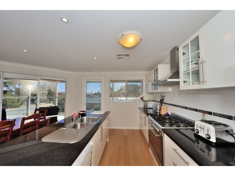 32B Watts Road, Shoalwater WA 6169