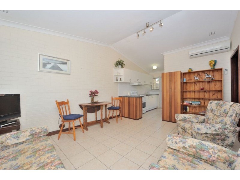 11/2 Wanliss Street, Rockingham WA 6168