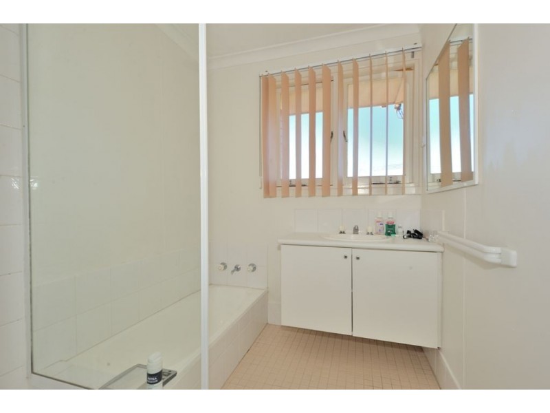 2/10 Maydwell Way, Calista WA 6167