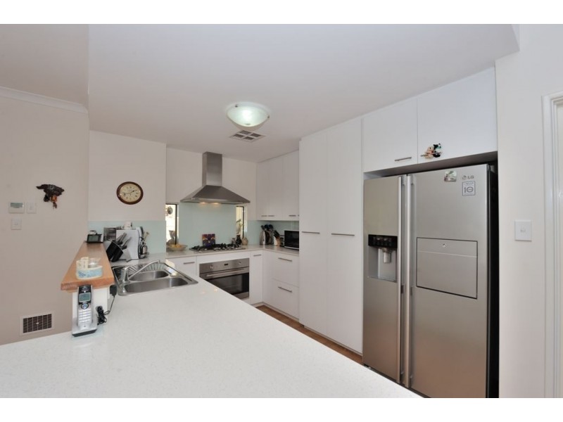 2 Ivanhoe Street, Golden Bay WA 6174