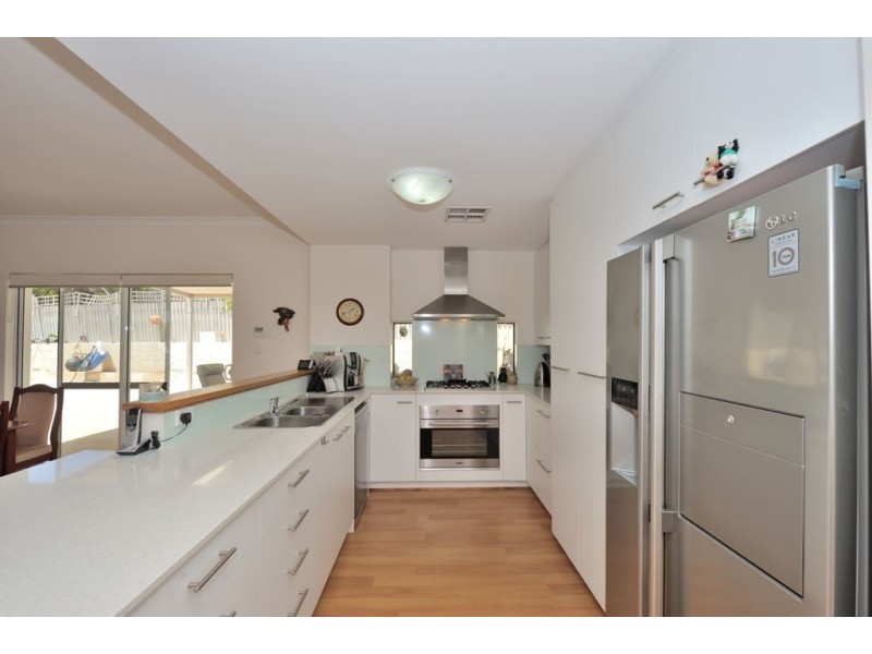 2 Ivanhoe Street, Golden Bay WA 6174