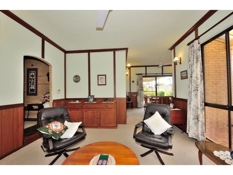 76 June Road, Safety Bay WA 6169