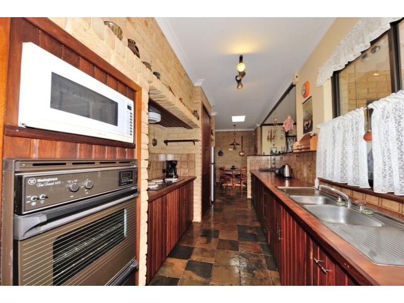 76 June Road, Safety Bay WA 6169