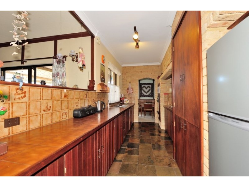 76 June Road, Safety Bay WA 6169