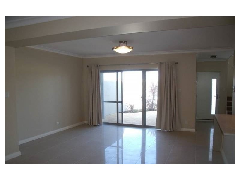 2/22 Roscoe Turn, Rockingham WA 6168