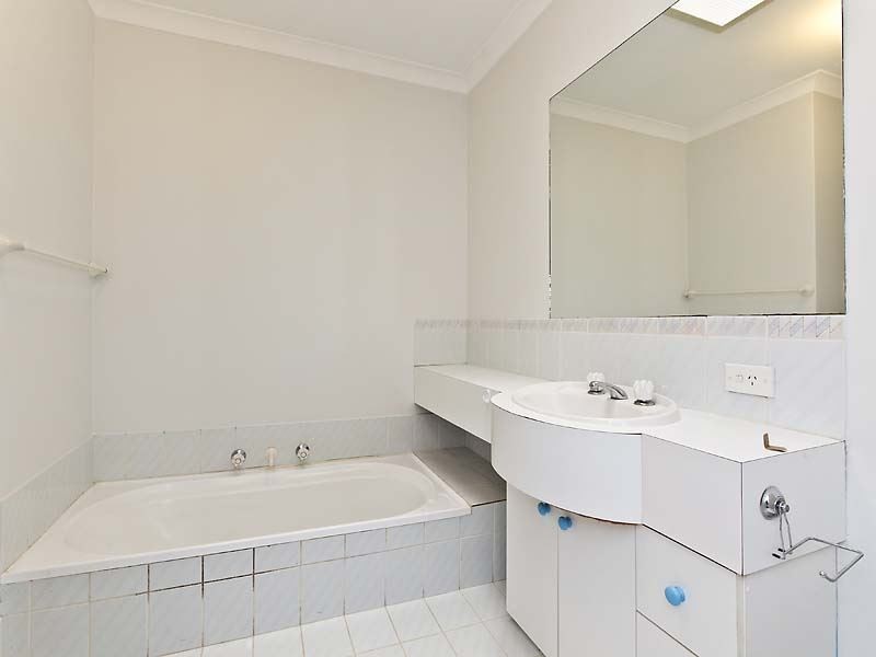 10/25 Ashford Avenue, Rockingham WA 6168