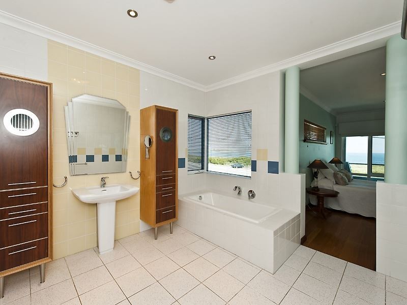 126 Arcadia Drive, Shoalwater WA 6169