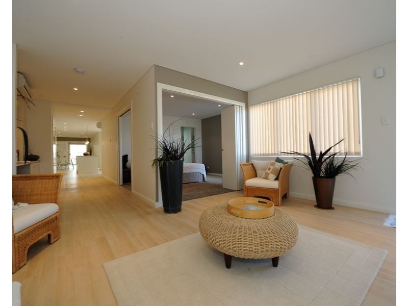 2/216 Arcadia Drive, Shoalwater WA 6169