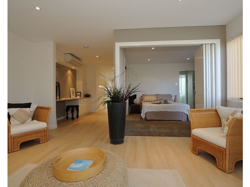 2/216 Arcadia Drive, Shoalwater WA 6169