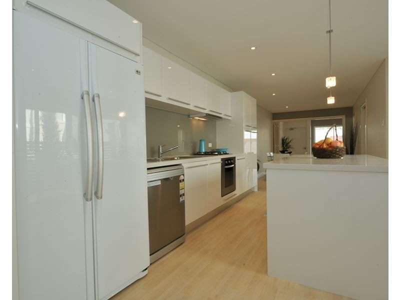 2/216 Arcadia Drive, Shoalwater WA 6169