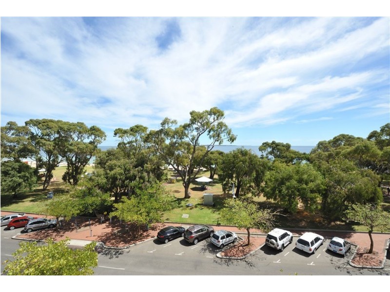 18/21 rockingham beach road, Rockingham WA 6168