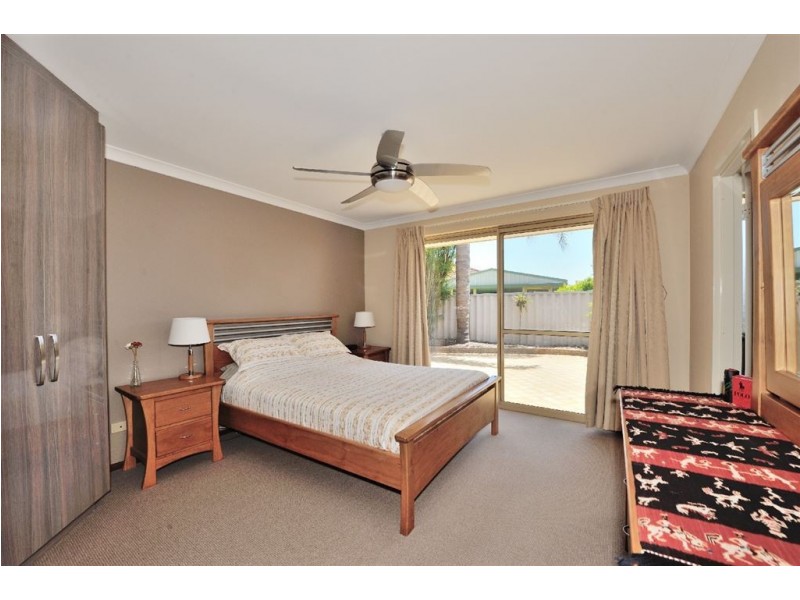 25 Springfield Court, Warnbro WA 6169