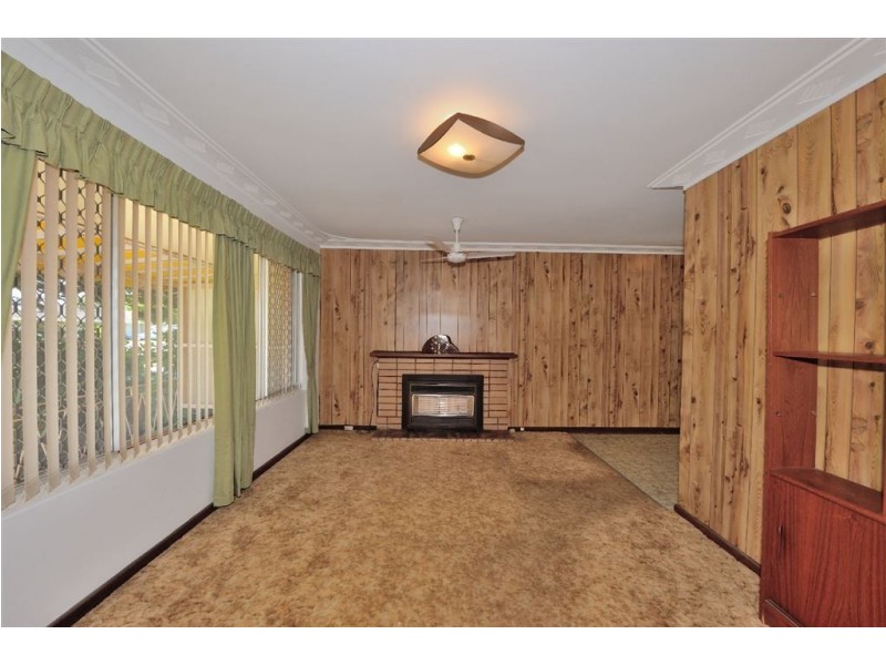 10 Waller Street, Rockingham WA 6168