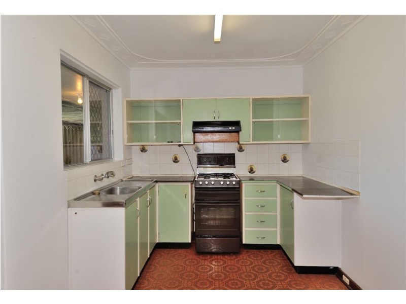 10 Waller Street, Rockingham WA 6168