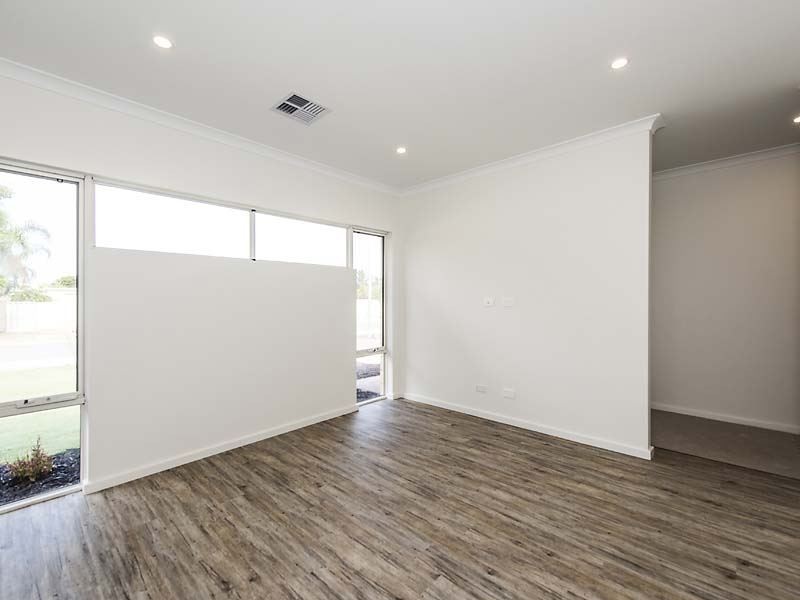 6 Sabot Avenue, Waikiki WA 6169