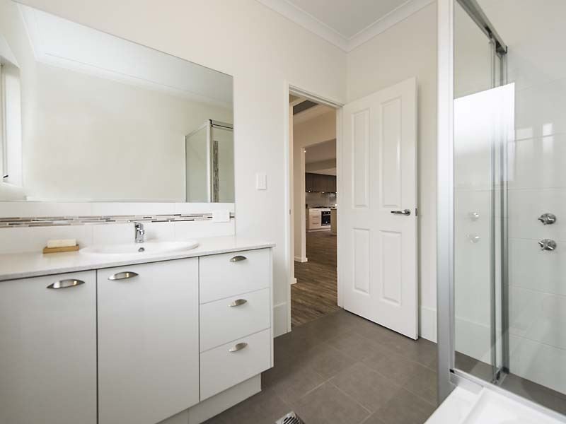 6 Sabot Avenue, Waikiki WA 6169