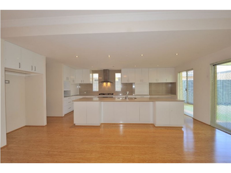 8 McKenzie Road, Shoalwater WA 6169