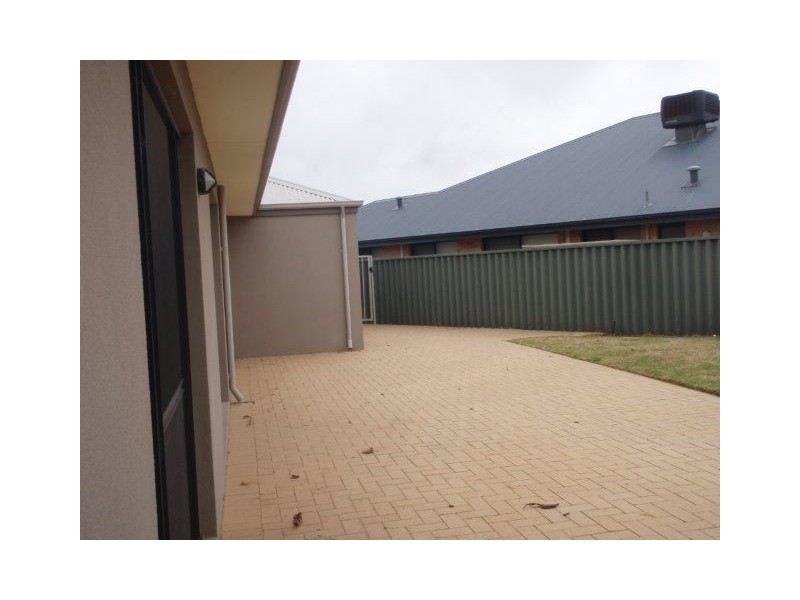 16 Beacon Way, Singleton WA 6175