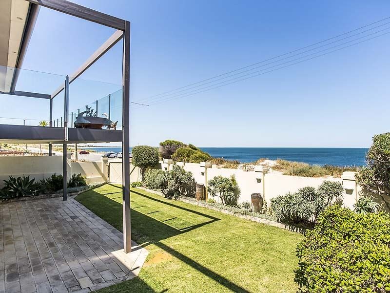 106 Warnbro Beach Road, Waikiki WA 6169