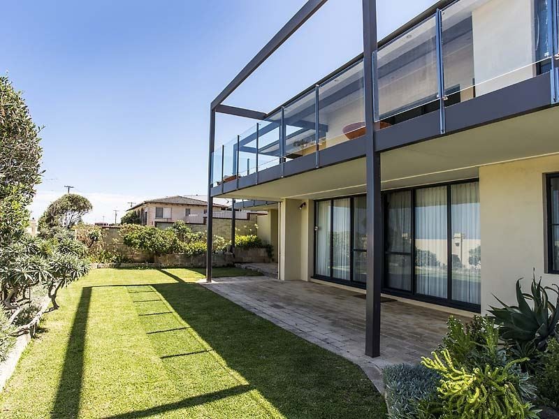 106 Warnbro Beach Road, Waikiki WA 6169