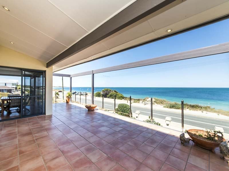 106 Warnbro Beach Road, Waikiki WA 6169