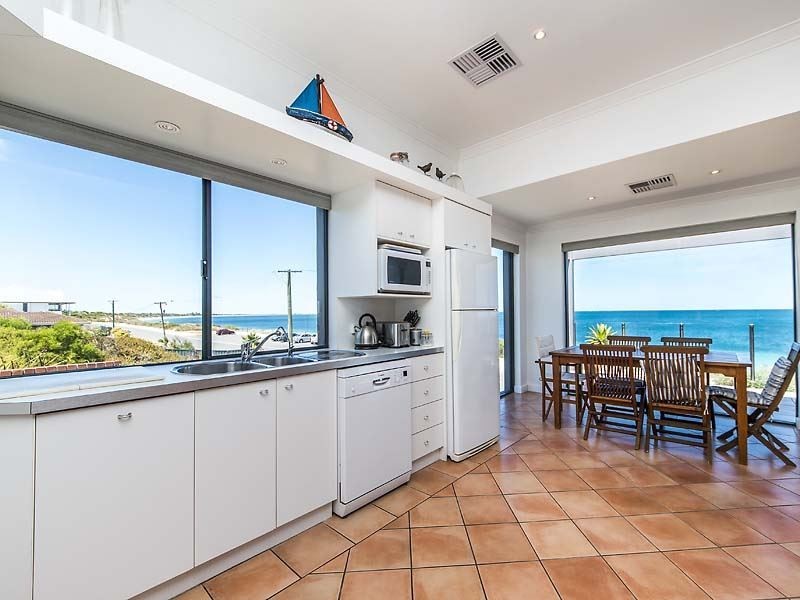 106 Warnbro Beach Road, Waikiki WA 6169