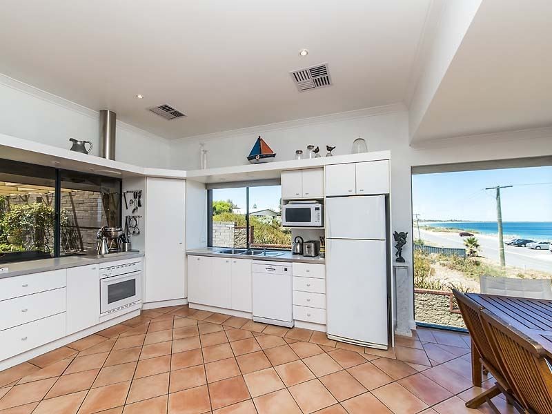 106 Warnbro Beach Road, Waikiki WA 6169