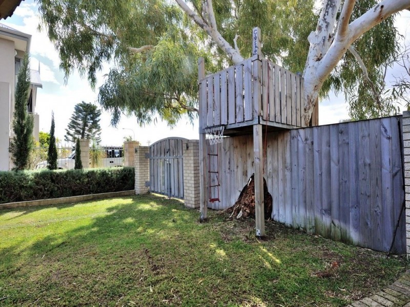 214 Kent Street, Rockingham WA 6168