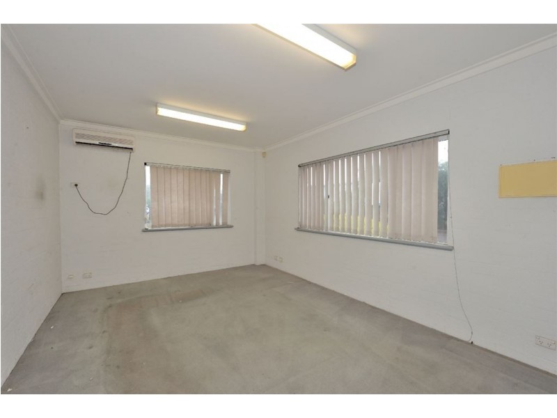 1/32 Crompton Road, Rockingham WA 6168