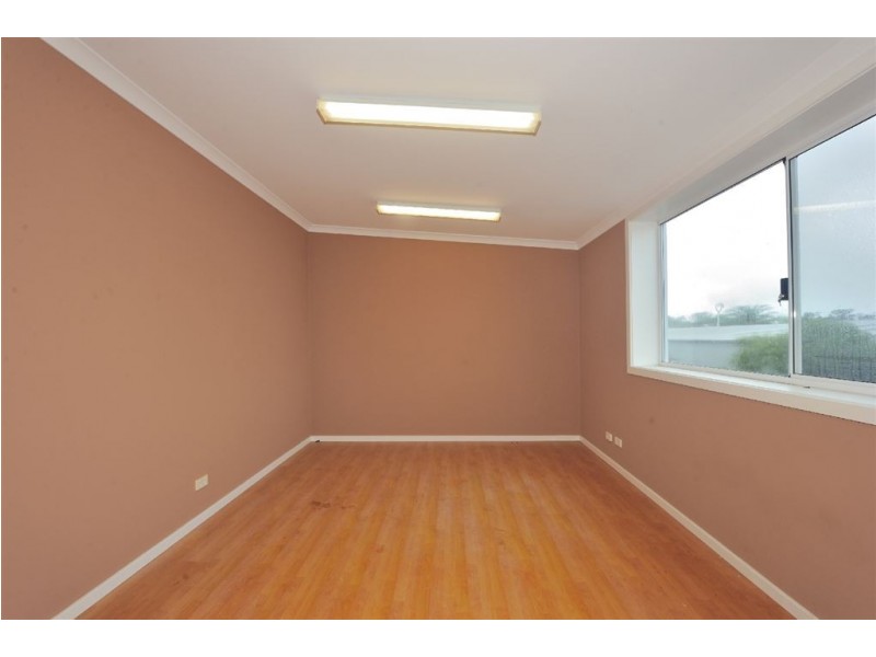 1/32 Crompton Road, Rockingham WA 6168