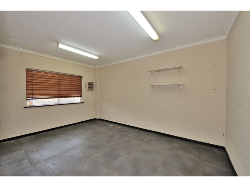 2/32 Crompton Road, Rockingham WA 6168