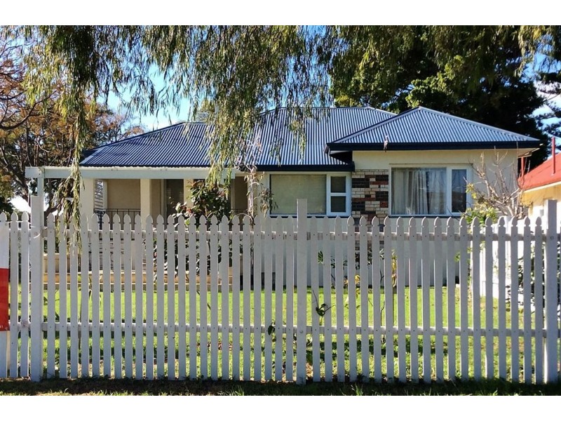 148 Safety Bay Road, Shoalwater WA 6169