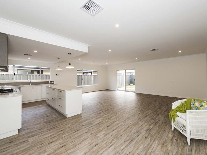 6 Sabot Avenue, Waikiki WA 6169