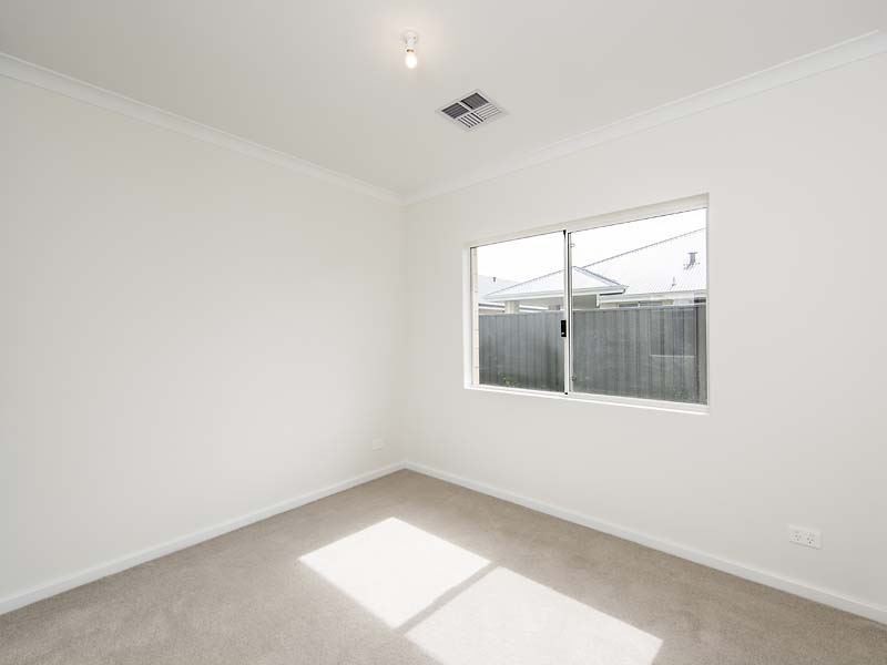 6 Sabot Avenue, Waikiki WA 6169