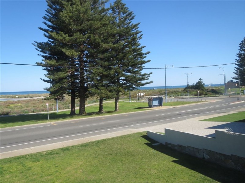 254 Safety Bay Road, Safety Bay WA 6169