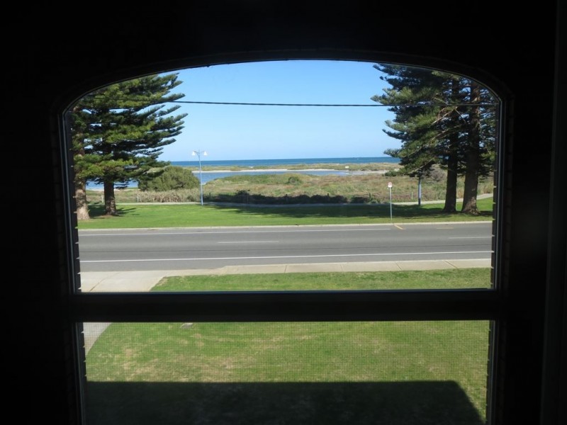 254 Safety Bay Road, Safety Bay WA 6169