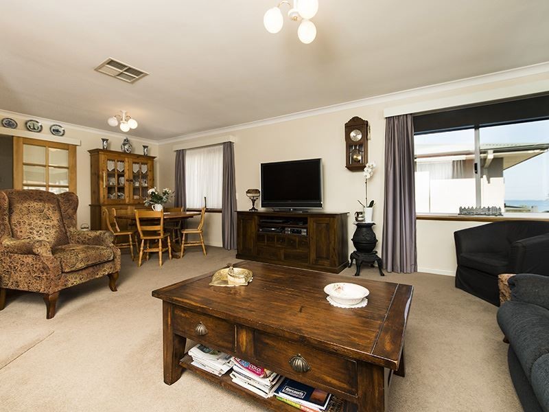 9 View Road, Safety Bay WA 6169