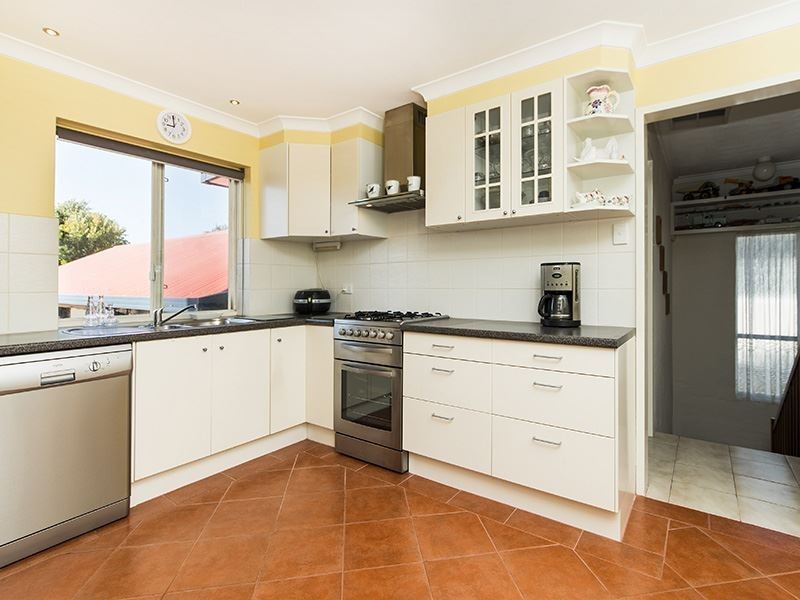 9 View Road, Safety Bay WA 6169